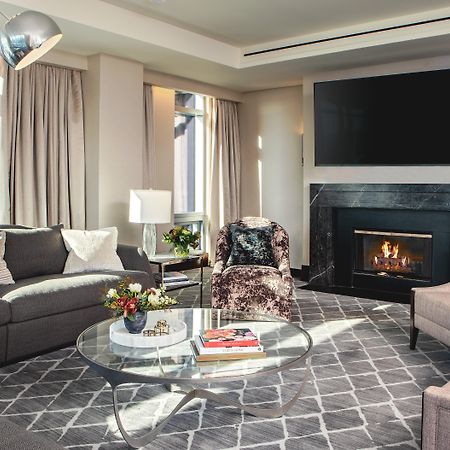 Intercontinental Boston By Ihg Hotel Екстериор снимка The living room of a suite at the Mandarin Oriental Washington DC