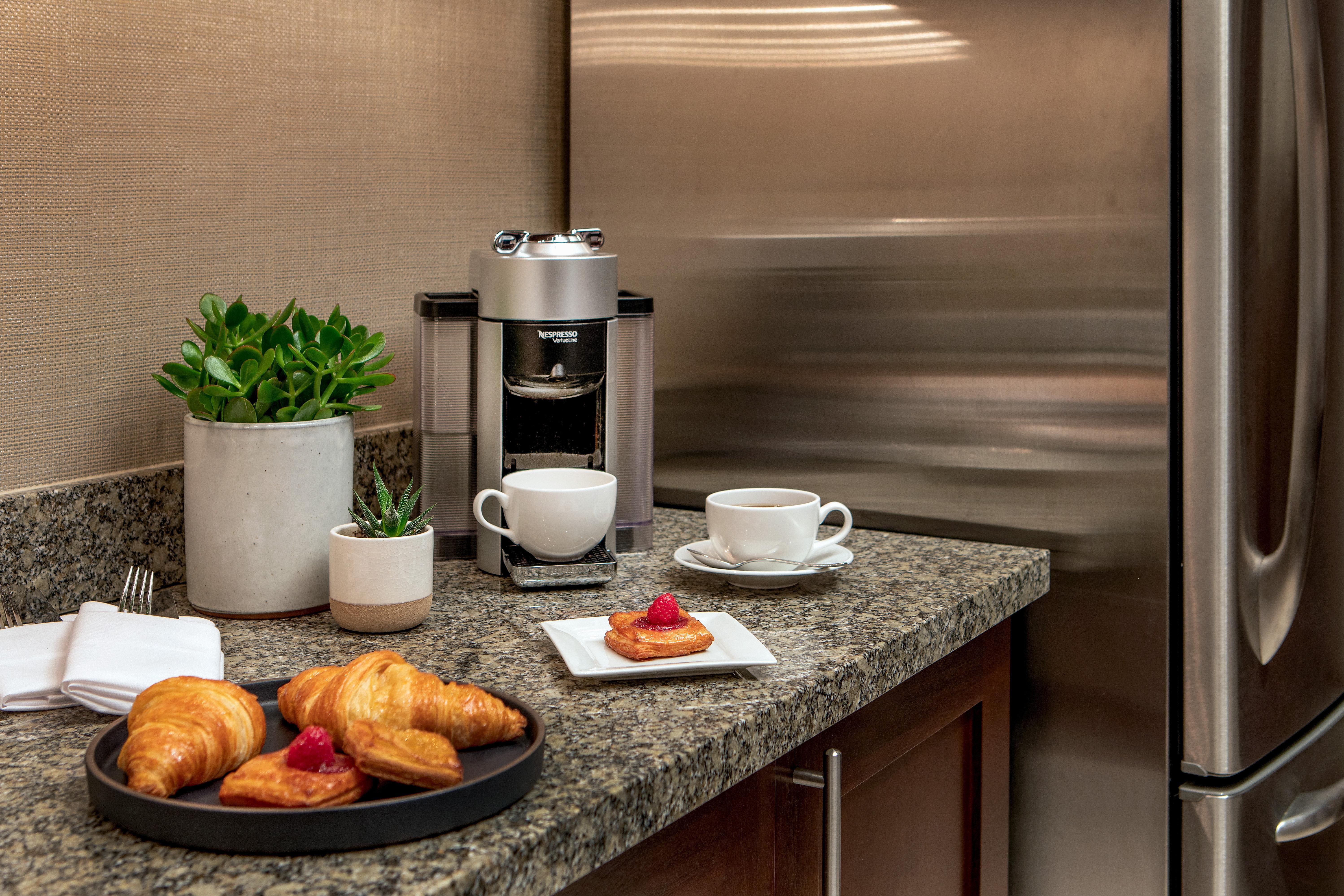 Intercontinental Boston By Ihg Hotel Екстериор снимка A single serve coffee machine